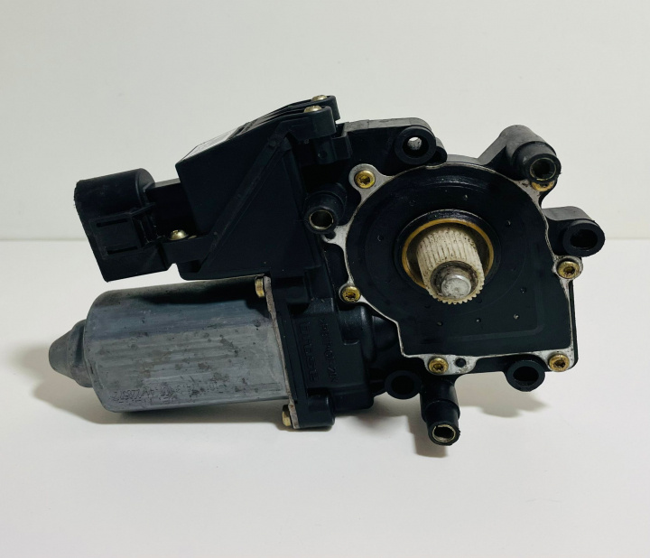 Motoras macara geam stanga fata 113846113 Audi A4 B5 [1994 - 1999]