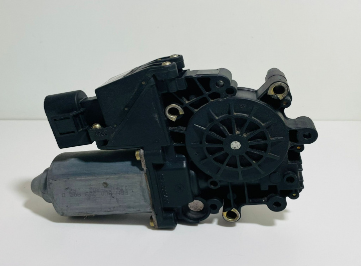 Motoras macara geam stanga fata 113946113/114182302 Audi A4 B5 [facelift] [2000 - 2001]