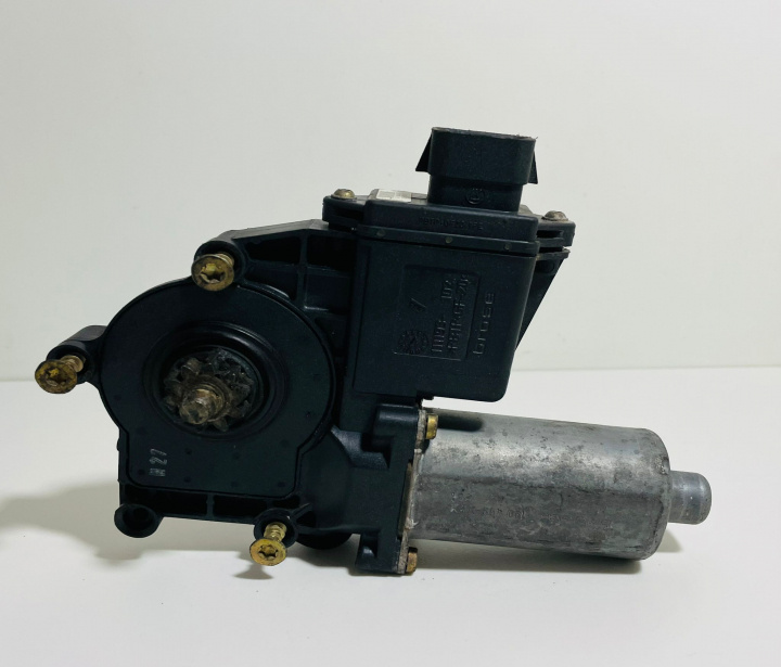 Motoras macara geam stanga fata 90520227 Opel Vectra B [facelift] [1999 - 2002]