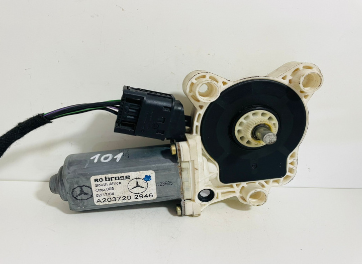 Motoras macara geam stanga fata A203720 2946 / A2037202946 /123605 Mercedes-Benz C-Class W203 [2000 - 2004]