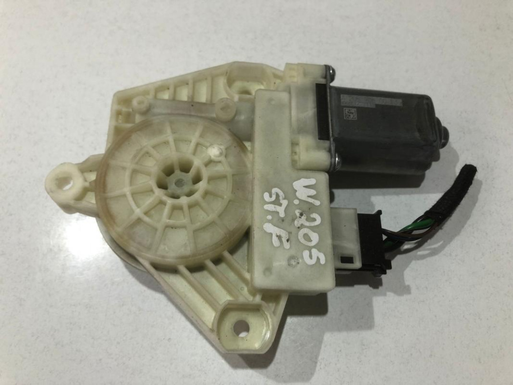 Motoras macara geam stanga fata a2059060013 Mercedes-Benz C-Class W205/S205/C205 [2014 - 2018]