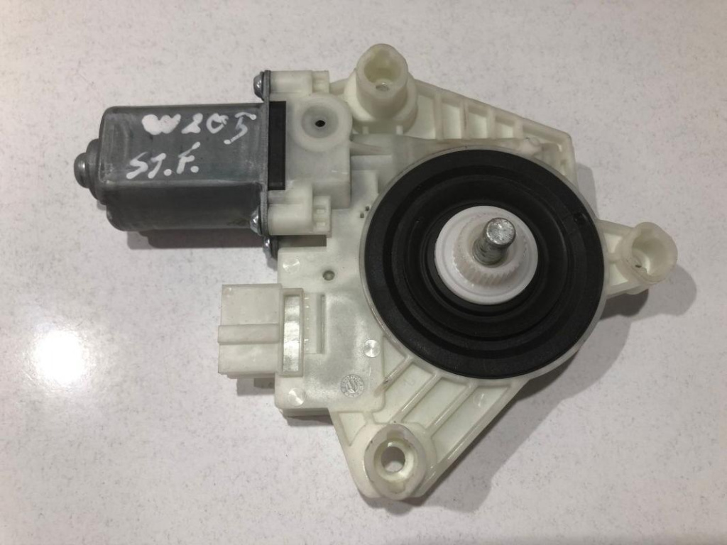 Motoras macara geam stanga fata a2139069901 Mercedes-Benz C-Class W205/S205/C205 [2014 - 2018]