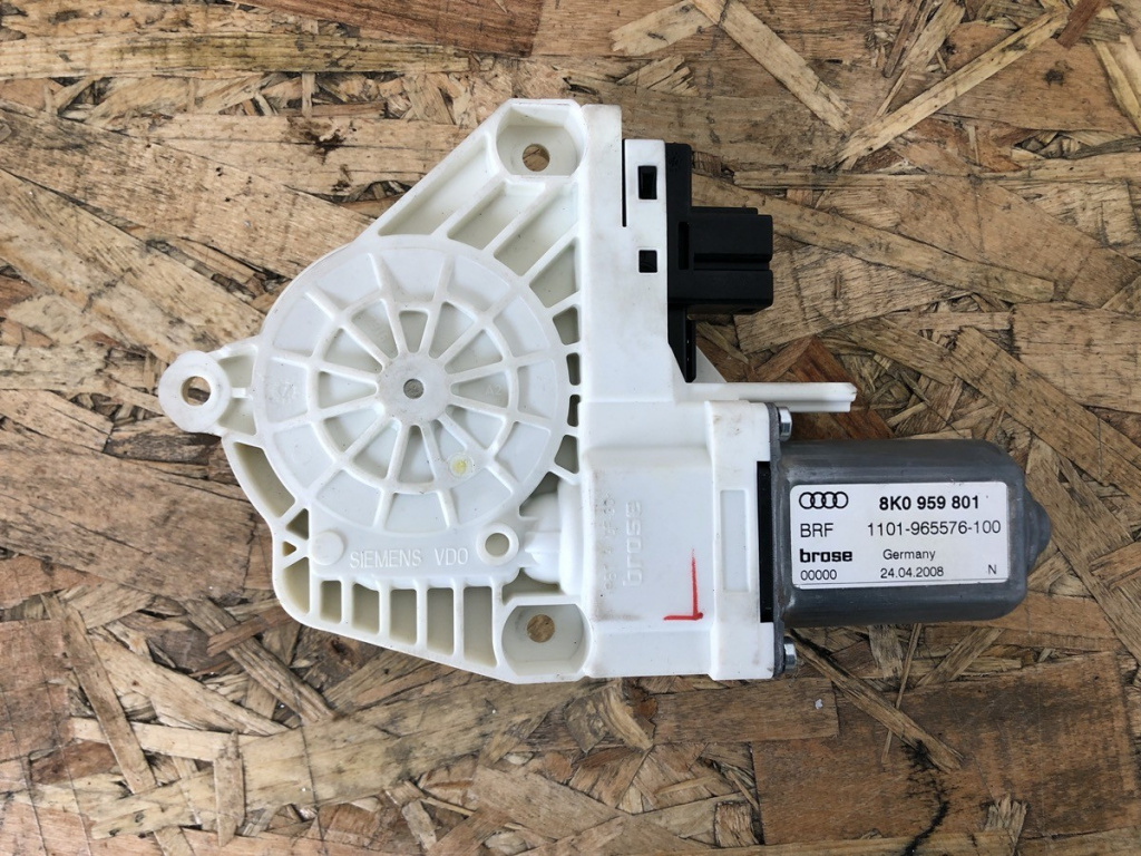 Motoras macara geam stanga fata Audi A4 B8 sedan 2008 (8K0959801)