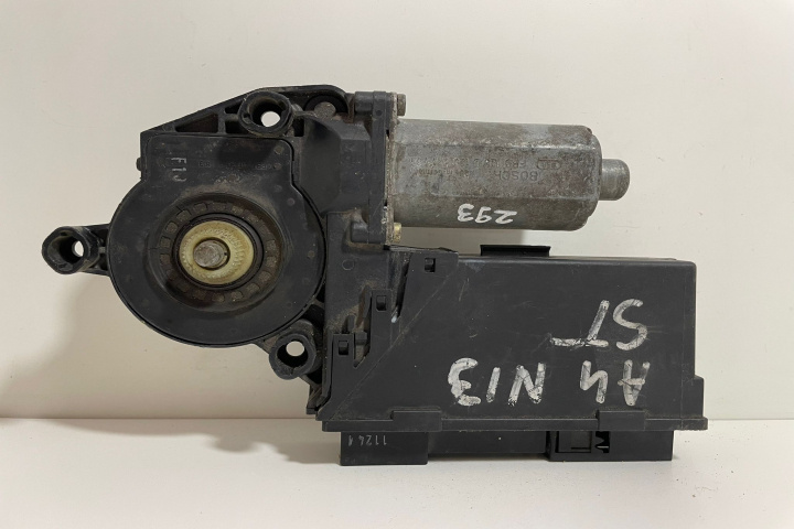 Motoras macara geam stanga fata Bosch 0130821765 / 105842103 / 5WK47004BBF Volkswagen VW Golf 4 [1997 - 2006]