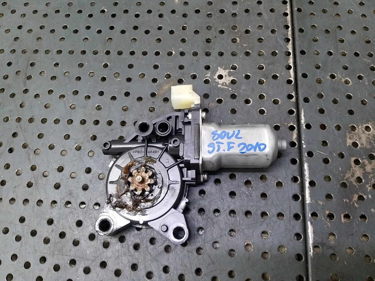 Motoras macara geam stanga fata kia soul 824501m000
