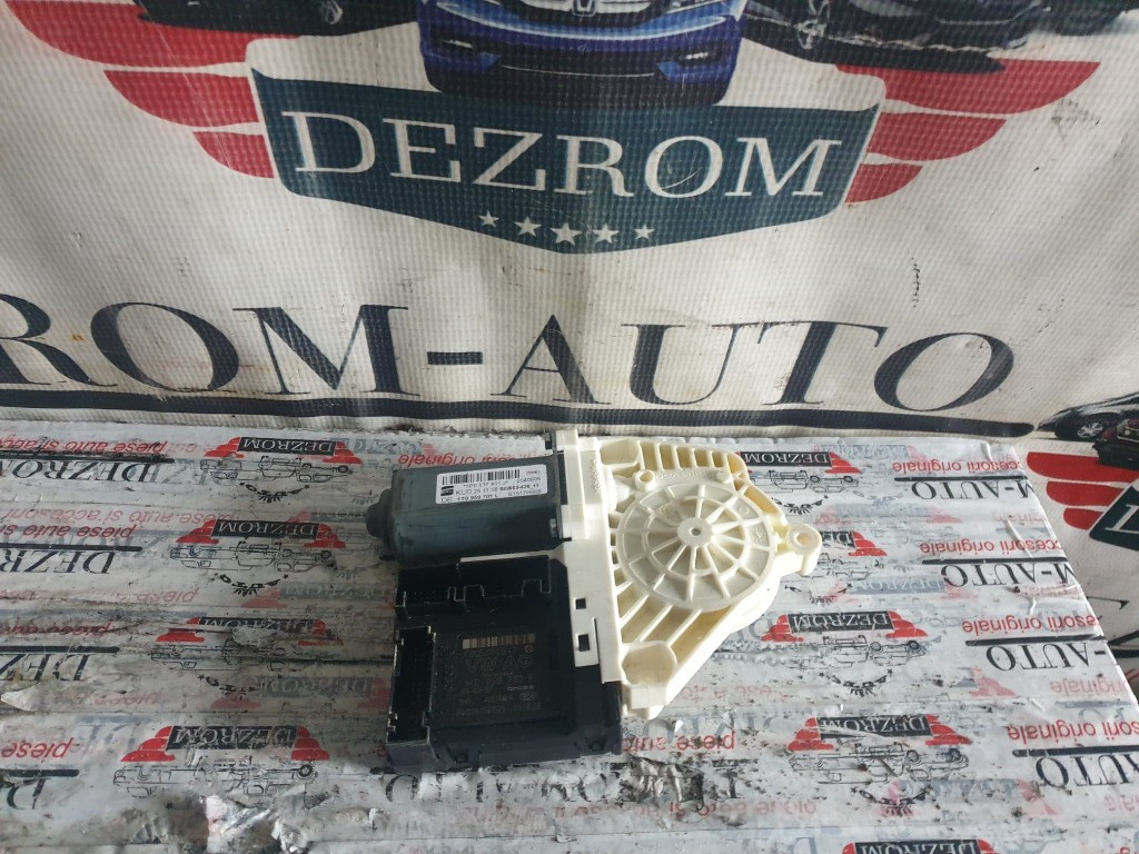 Motoras macara geam stanga fata Seat Altea 5P coduri : 1T0959701L / 1P0837401J
