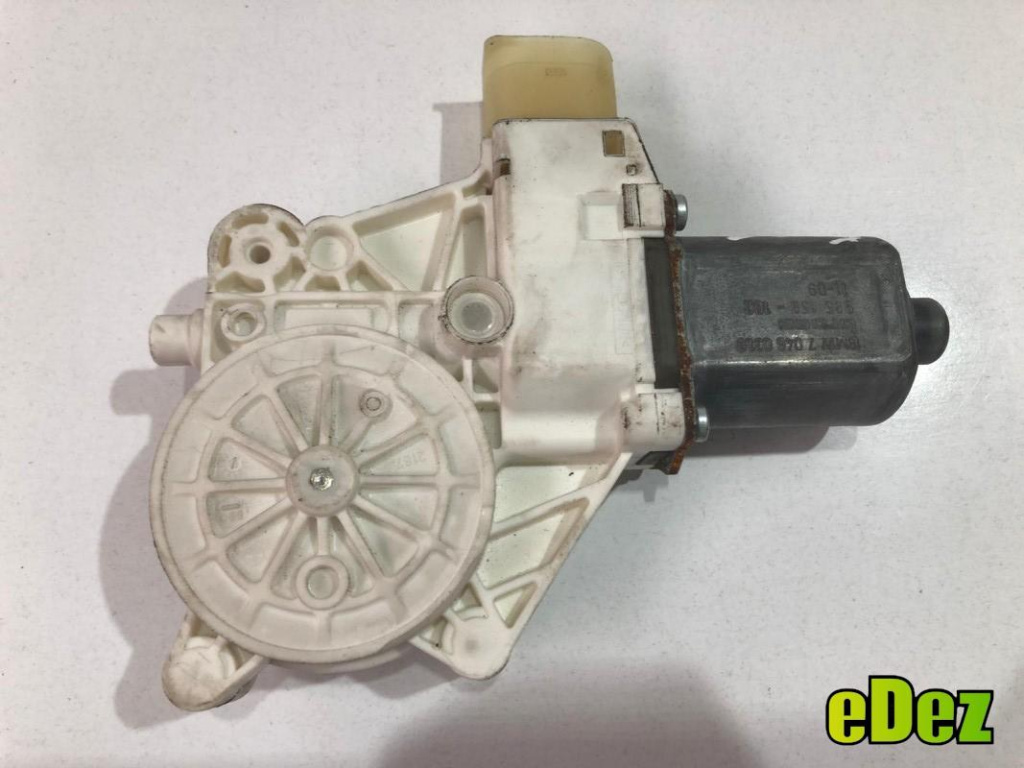 Motoras macara geam stanga fata / spate BMW Seria 2 (2012-2017) [F22, F23] 7046031