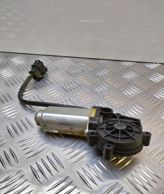 Motoras macara geam stanga spate 4E0861963B Audi A8 2 (D3) [2002 - 2005]