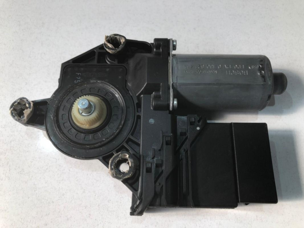 Motoras macara geam stanga spate 5m0839401f Volkswagen VW Golf Plus 2 [2009 - 2014]