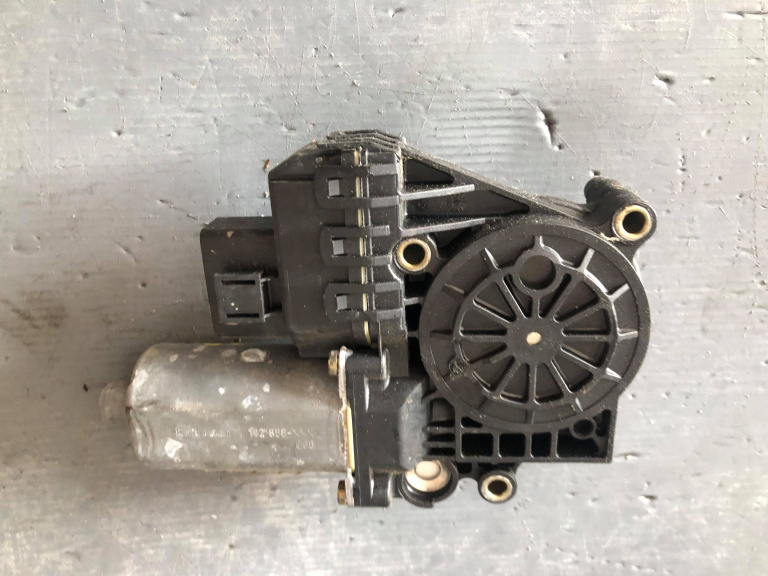 Motoras macara geam stanga spate audi a6 c5 0130821784 4b0959801b