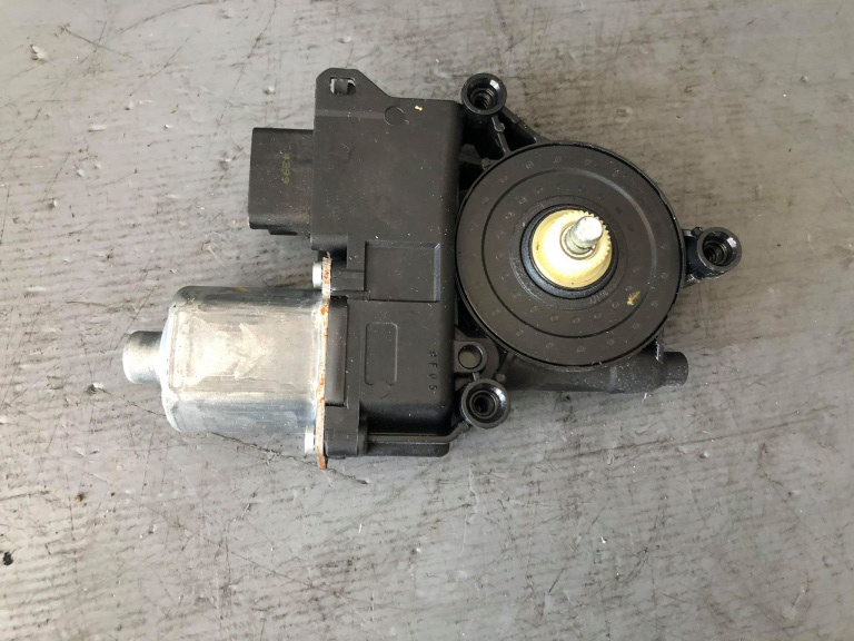 Motoras macara geam stanga spate citroen c5 break dupa 2008 0130822447