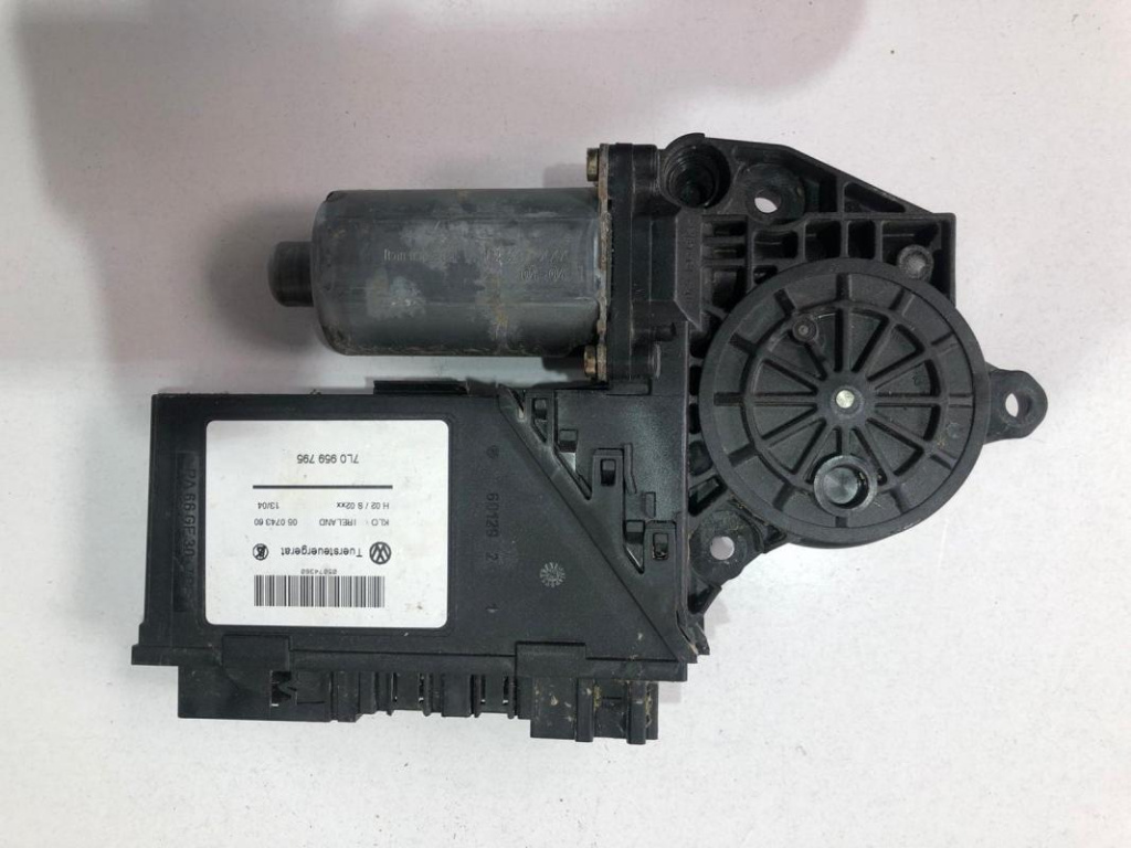 Motoras macara geam stanga spate cu modul 7l0959795 Volkswagen VW Touareg generatia 1 7L [2002 - 2007]