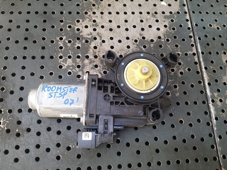 Motoras macara geam stanga spate skoda roomster 5j 5j0959811a