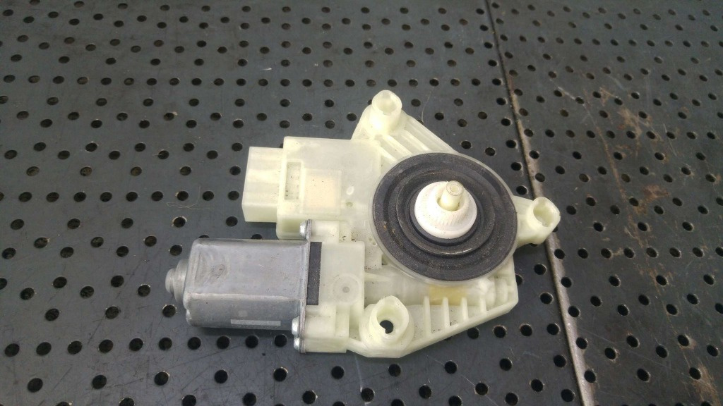 Motoras macara geam stanga spate vw golf 7 5q4959811f a63254111
