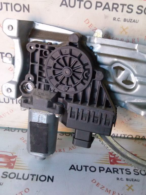Motoras macara geam usa dreapta fata OPEL ASTRA H an fabr. 2009