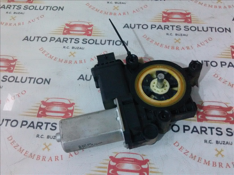 Motoras macara geam usa dreapta fata OPEL CORSA D 1.3 D an fabr. 2014