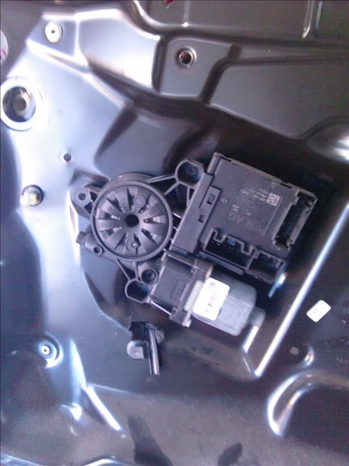 Motoras macara geam usa dreapta fata VOLKSWAGEN PASSAT B7