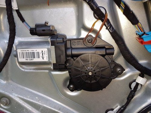 Motoras macara geam usa stanga fata d2936.p8 alfa romeo 159