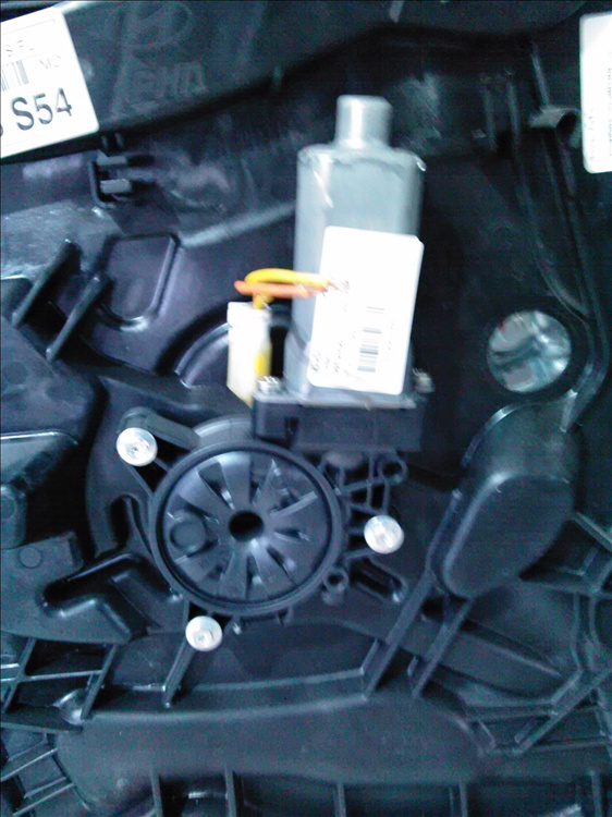 Motoras macara geam usa stanga fata HYUNDAI ELANTRA an fabr. 2013