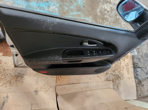 Motoras macara geam usa stanga fata Kia Ceed SW combi an de fabricatie 2011