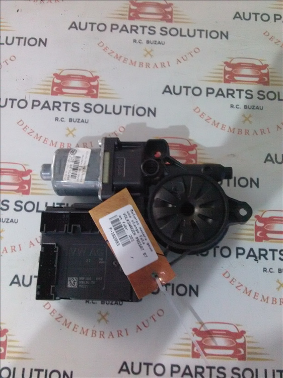 Motoras macara geam usa stanga fata VOLKSWAGEN PASSAT B7 an fabr. 2012