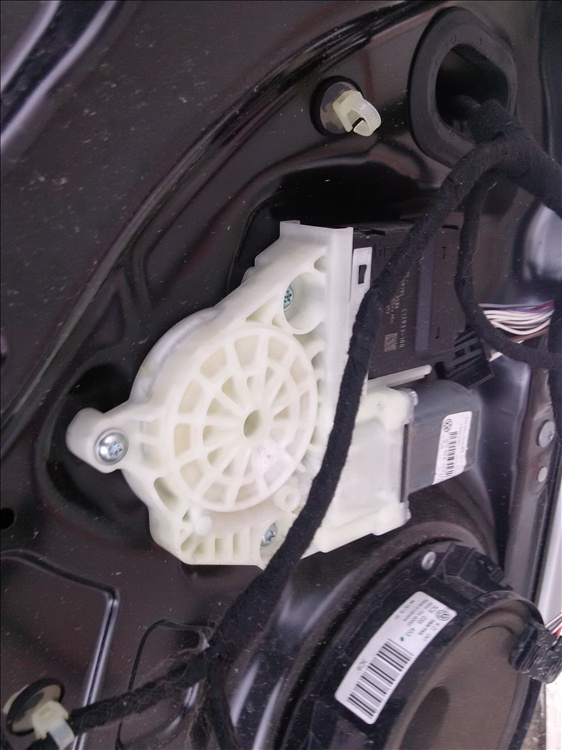 Motoras macara geam usa stanga spate VOLKSWAGEN PASSAT B7