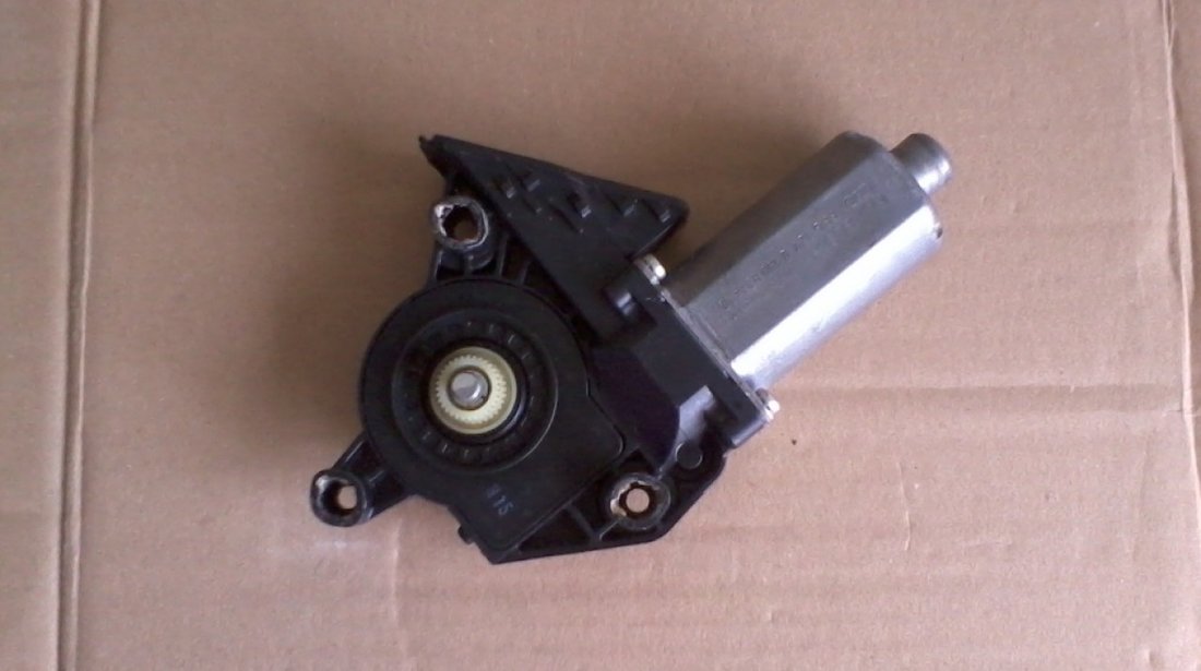 Motoras macara geam VW Golf 5 6 Plus cod 5M0839402F, 5K0959704