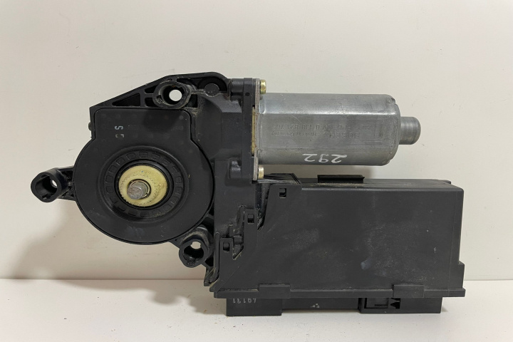 Motoras macara gram stanga fata + modul Bosch 0130821765/105840103 Audi A4 B5 [facelift] [2000 - 2001]