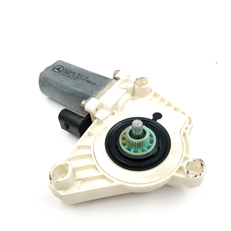Motoras Macara Mercedes-Benz A-Class (W169) 2004-2012 A 170 (169.032, 169.332) M 266.940 Benzina Fata Dreapta A1698201642, 996137101, 7746012901, 774 60129 01, 09845328 Brose, Siemens