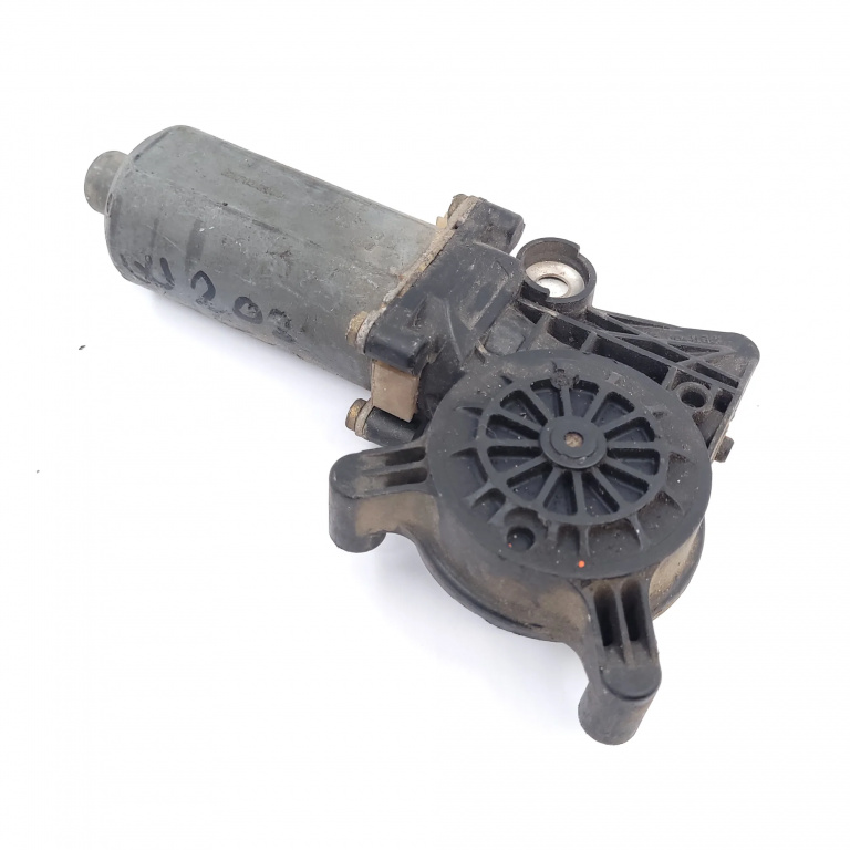 Motoras Macara Mercedes-Benz C-Class (W202) 1993-2001 Fata Dreapta 193028100, 0130821639, 193028668, 0 130 821 639 Brose,Bosch