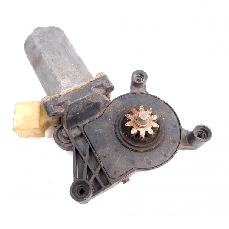 Motoras Macara Mercedes-Benz C-Class (W202) 1993-2001 Fata Dreapta 0130821709, 119153Xxx, 0 130 821 709, 119153Xxx867, 0 130 821 709 Bosch