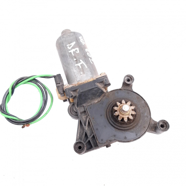 Motoras Macara Mercedes-Benz C-Class (W202) 1993-2001 Fata Dreapta 0130821639, 193028100, 0 130 821 639 Brose