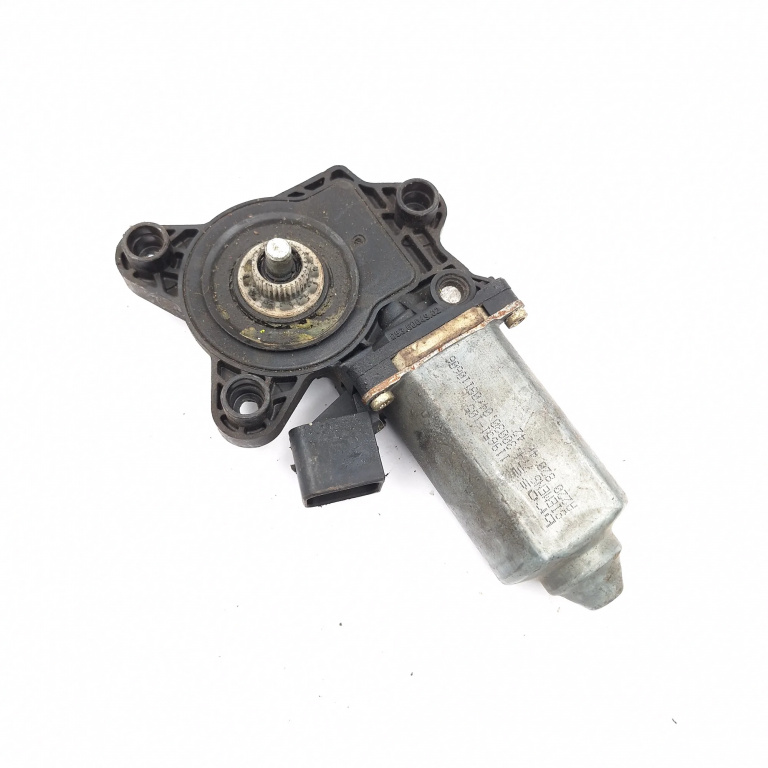 Motoras Macara Mercedes-Benz C-Class (W203) 2000-2007 Fata Stanga A2208204642, 0536004902, 119651105, 7743003004, 09110606 Brose, Siemens