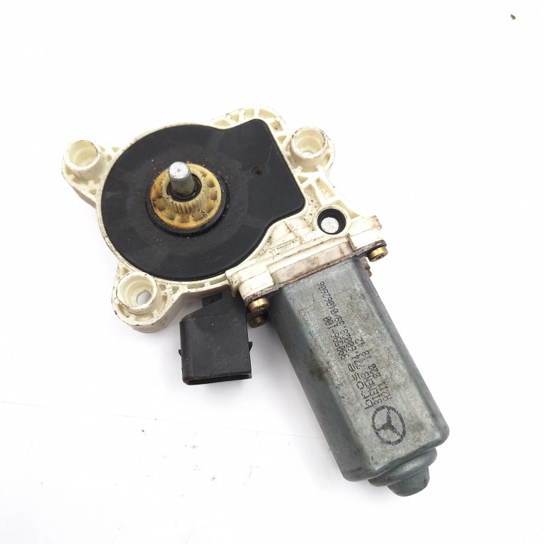 Motoras Macara Mercedes-Benz C-Class (W203) 2000-2007 Fata Stanga A2118201842, 990596100, 04062606, 7746002899 Brose, Siemens