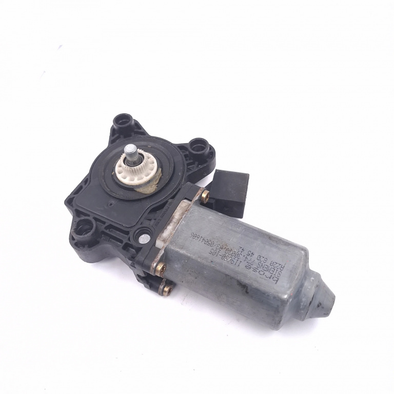 Motoras Macara Mercedes-Benz C-Class (W203) 2000-2007 Fata Dreapta A2208204542, 7743003003, 119650105, 05041606 Brose, Siemens
