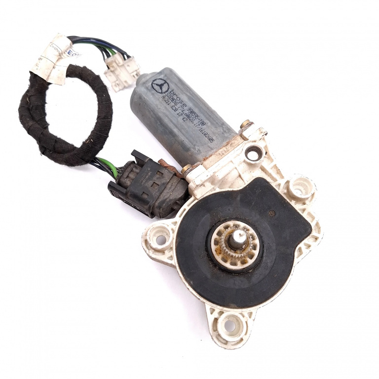 Motoras Macara Mercedes-Benz C-Class (W203) 2000-2007 Fata Dreapta A2118201742, 990595100, 7746002817, 16102605 Brose, Siemens