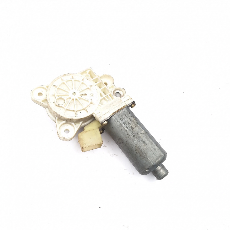 Motoras Macara Mercedes-Benz Clk W209 2002-2009 Fata Dreapta 0130821920, 106256102, A2308200942 Bosch
