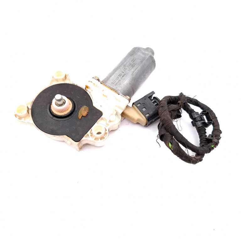 Motoras Macara Mercedes-Benz Clk W209 2002-2009 Spate Dreapta 0130821972, 0 130 821 972, 3130034192, 3 130 034 192 Bosch
