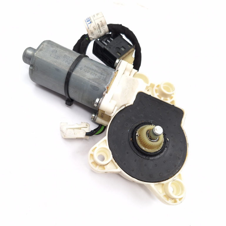 Motoras Macara Mercedes-Benz Cls (C219) 2004-2010 Cls 500 (219.375) M 113.967 Benzina Fata Dreapta 0130821432, 0 130 821 432, A2035403705 Bosch