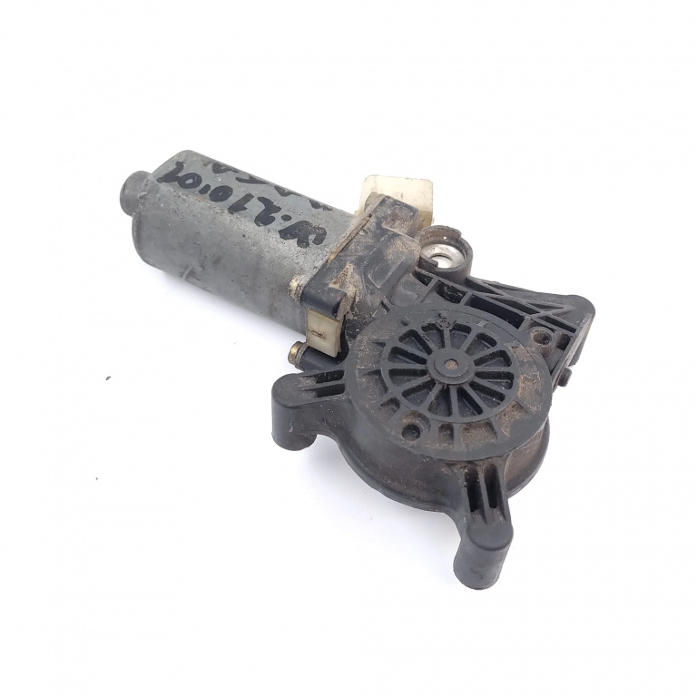 Motoras Macara Mercedes-Benz E-Class (W210) 1995-2003 Fata Dreapta 0130821709, 119153Xxx, 0 130 821 709 Bosch