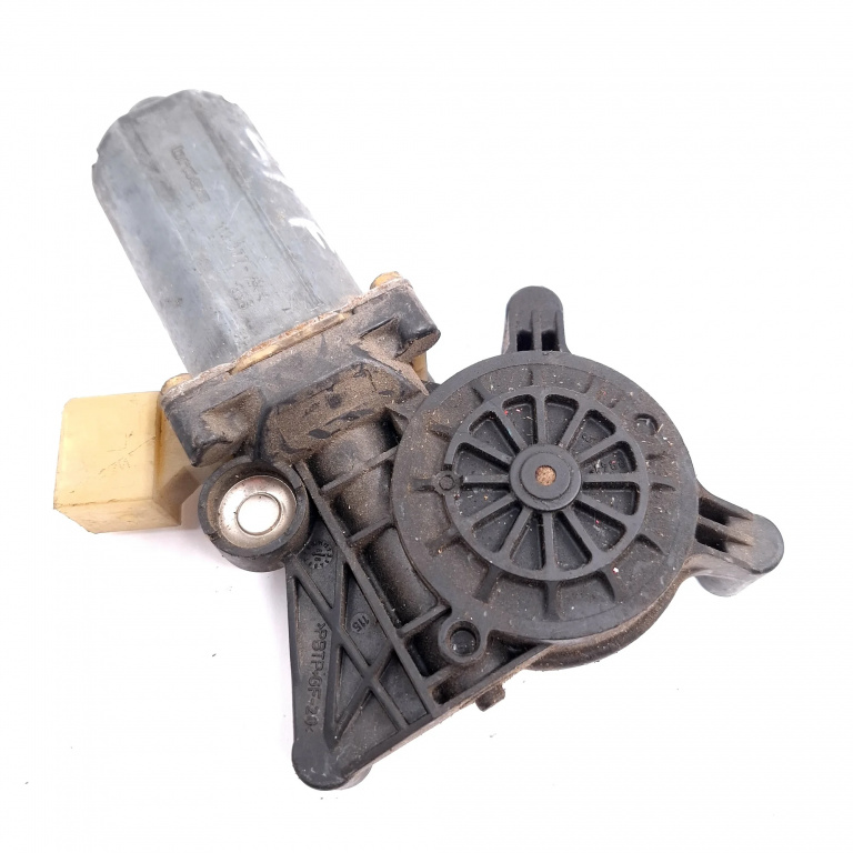 Motoras Macara Mercedes-Benz E-Class (W210) 1995-2003 Fata Dreapta 0130821709, 119377Xxx, 0 130 821 709 Bosch/Brose