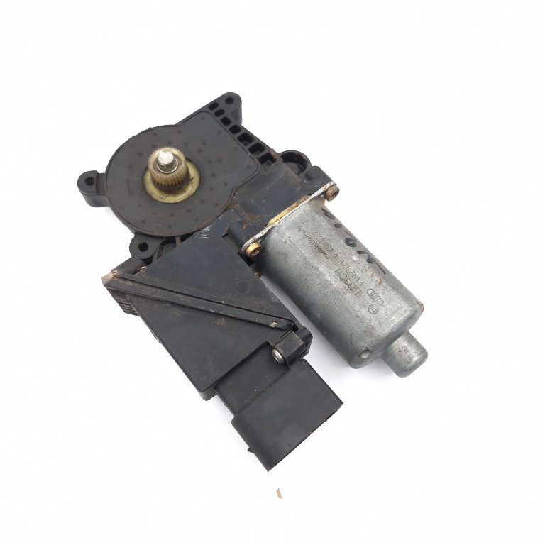 Motoras Macara Mercedes-Benz E-Class (W210) 1995-2003 Spate Stanga 0130824699, 114900301, 05073100, 100301, A2108205342, 151100 Bosch, Brose