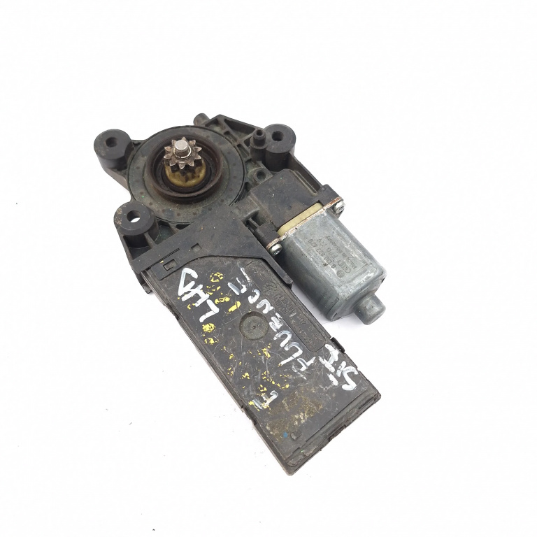 Motoras Macara Renault Fluence (L30) 2010 > Fata Stanga 5556210200, 807310699R, 920844200, 918190200, 0013802, 918522200, 50362110104, 02822104, D364Hlc0, 0130822479, 968431100 Magneti Marelli