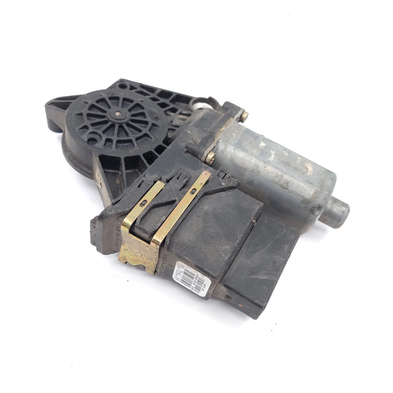 Motoras Macara Skoda Octavia 1 (1U) 1996-2010 Spate Dreapta 104420301, 05074295, 080601, 250028, 0130821732 Brose