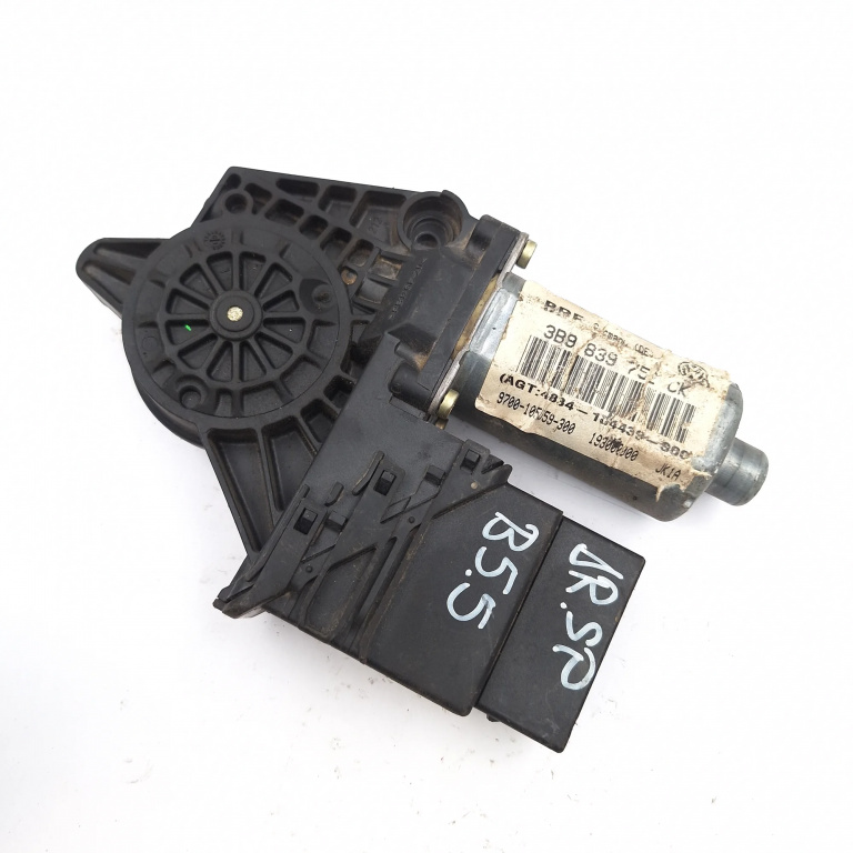 Motoras Macara Spate,dreapta VW PASSAT B5, B5.5 1996 - 2005 0130821696, 3B9839752CK, F005S00060, F005SO0060, 9776105407301, 4834104439300, 9700105559300, 193000000, 18904906