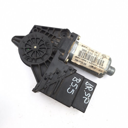 Motoras Macara Spate,dreapta VW PASSAT B5, B5.5 1996 - 2005 0130821696, 3B9839752CK, F005S00060, F00...