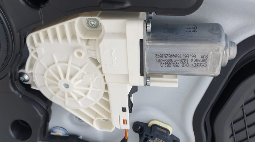 Motoras+ macara Stanga/Dreapta Spate Audi A7 cod 8k0959803 / 8k0959804 Detalii la telefon !