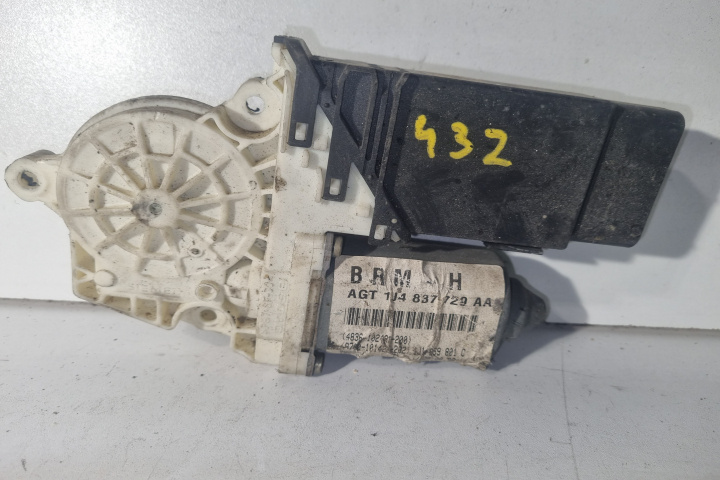 MOTORAS MACARA STANGA FATA 1J4 837 729 AA Volkswagen VW Golf 4 [1997 - 2006]