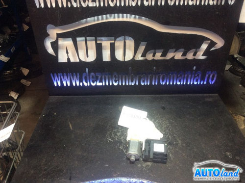 Motoras Macara Stanga Fata Audi A3 8P 2003