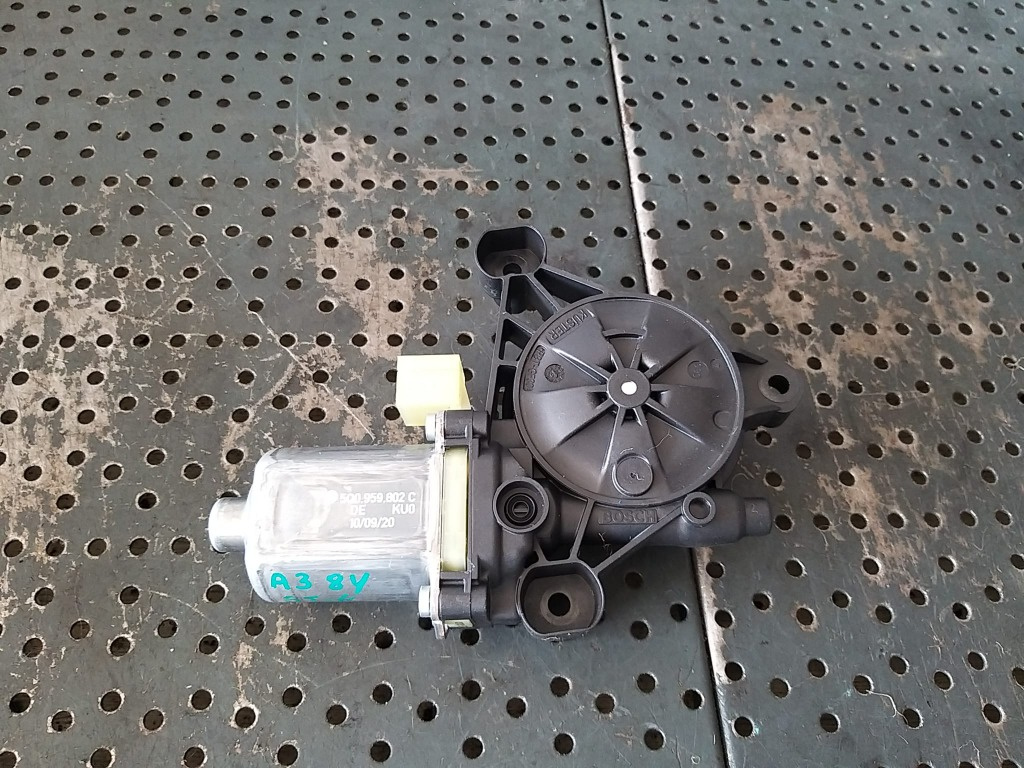 Motoras macara stanga fata audi a3 8y 5q0959802c 0130822076 e850202102
